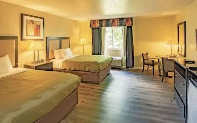 Queen beds at Quality Inn & Suites Woodstock Near Lake Geneva.
