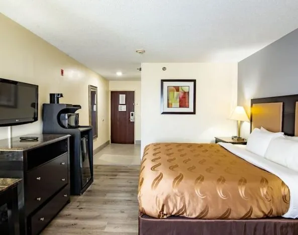 Romantic king room at Quality Inn & Suites Woodstock Near Lake Geneva.