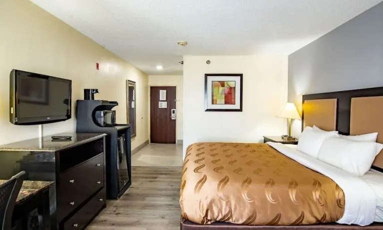 Romantic king room at Quality Inn & Suites Woodstock Near Lake Geneva.