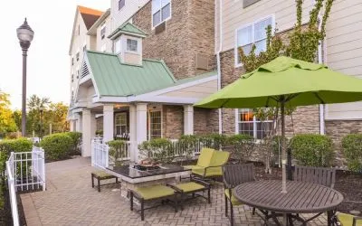 Outdoor terrace at Towneplace Suites By Marriott Arundel Mills.