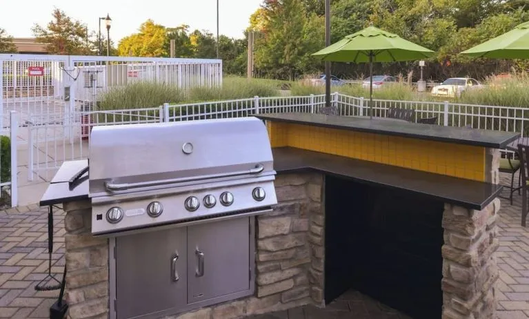 Barbeque area at Towneplace Suites By Marriott Arundel Mills.