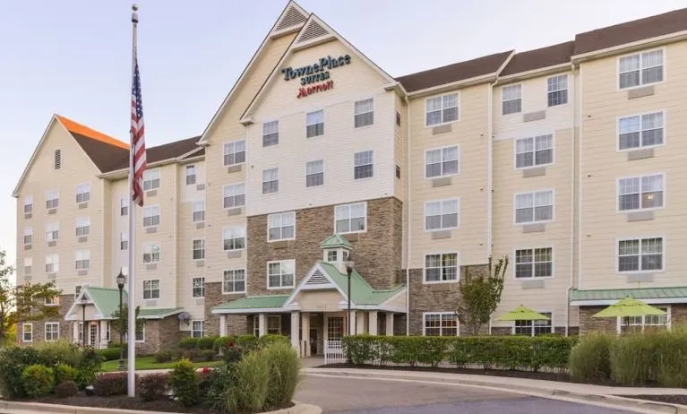 Hotel exterior at Towneplace Suites By Marriott Arundel Mills.