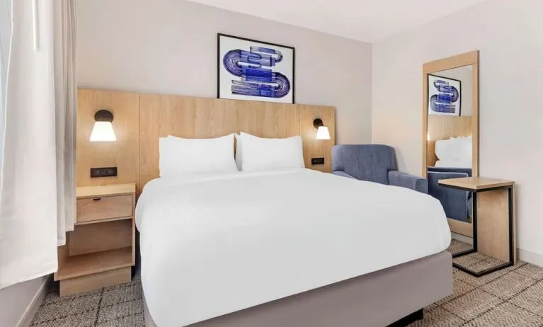 King bed at Sonesta Simply Suites Baltimore BWI Airport.