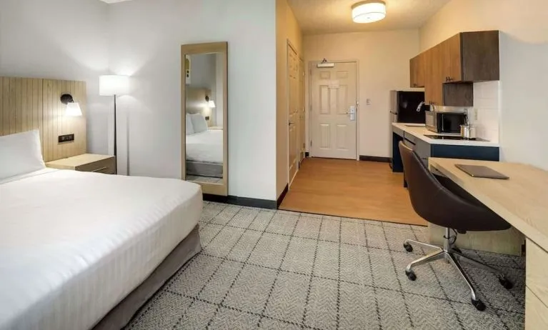 Day use room with work desk and private bathroom at Sonesta Simply Suites Baltimore BWI Airport.