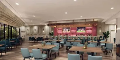 Hotel bar with lounge area at Sonesta Miami Airport.