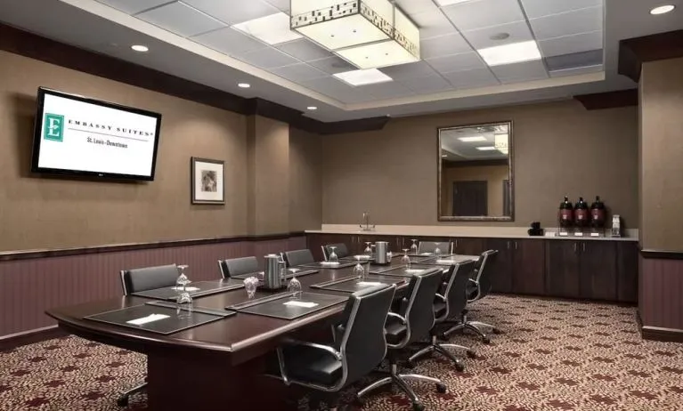 Meeting room at Embassy Suites By Hilton St. Louis Downtown.