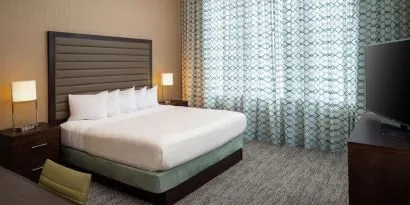 Day use room with natural light at Embassy Suites By Hilton St. Louis Downtown.