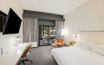 Day use room with work desk at Sonesta Select Phoenix Chandler.
