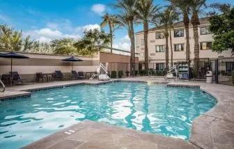 Stunning outdoor pool at Sonesta Select Phoenix Chandler.