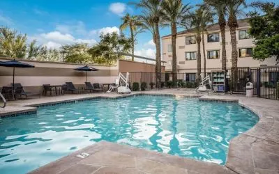 Stunning outdoor pool at Sonesta Select Phoenix Chandler.