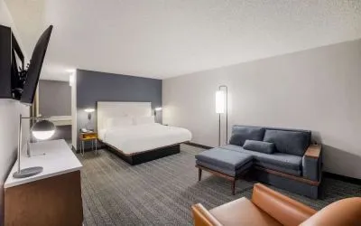 Day use room with sofa at Sonesta Select Phoenix Chandler.