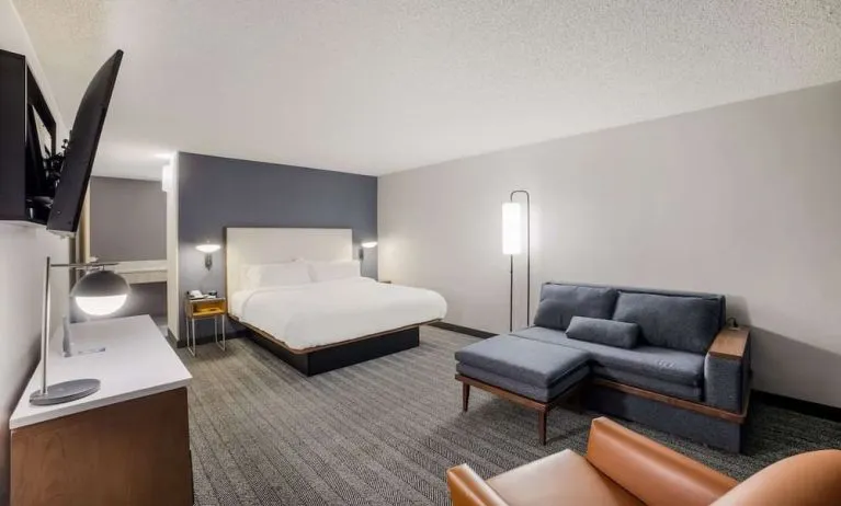 Day use room with sofa at Sonesta Select Phoenix Chandler.