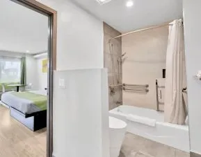 Private guest bathroom with shower at Exclusivo Inn & Suites. 