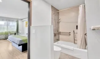 Private guest bathroom with shower at Exclusivo Inn & Suites. 