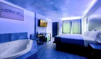 Day use room with TV at Exclusivo Inn & Suites. 
