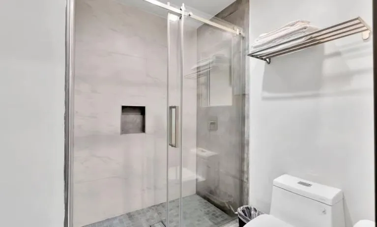 Private guest bathroom with shower at Exclusivo Inn & Suites. 