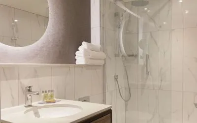 Guest bathroom at DoubleTree By Hilton London Elstree.