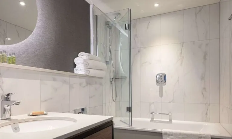 Guest bathroom at DoubleTree By Hilton London Elstree.