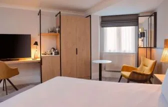 King room with natural light at DoubleTree By Hilton London Elstree.