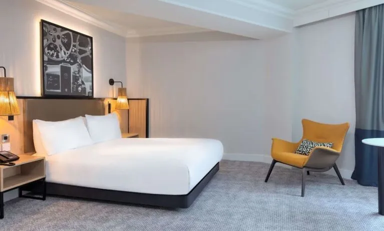 King room with natural light at DoubleTree By Hilton London Elstree.