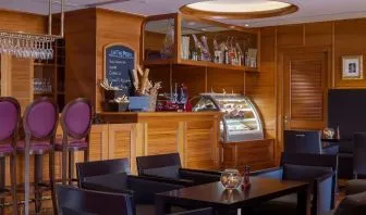 Snack bar at Hilton Dubai The Walk.