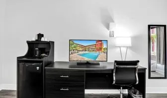 Work desk at The Harrison Hotel Downtown Hollywood.