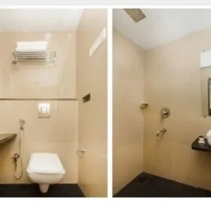 Guest bathroom with shower at THE BEST HOTEL MUMBAI.