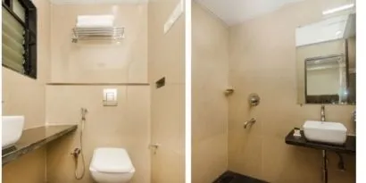 Guest bathroom with shower at THE BEST HOTEL MUMBAI.