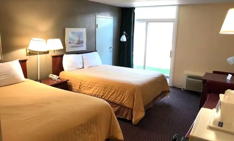Day use twin room with workspace at Norwood Inn And Suites Worthington.