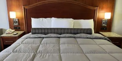 King bed at Casa Rosa Inn.