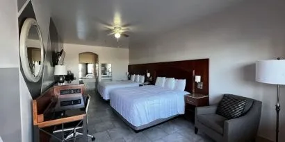 Day use twin room with work desk and private bathroom at Casa Rosa Inn.