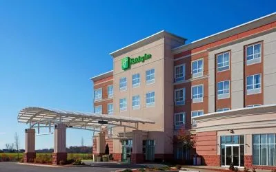 Hotel entrance and parking area at Holiday Inn Aurora North- Naperville.