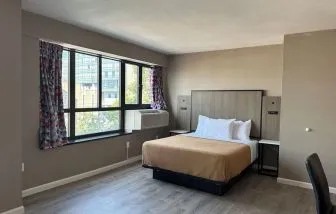 Day use room at Regal Inn & Suites New York.