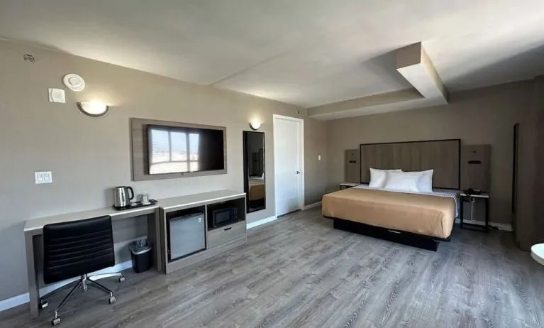Day use room with work desk at Regal Inn & Suites New York.