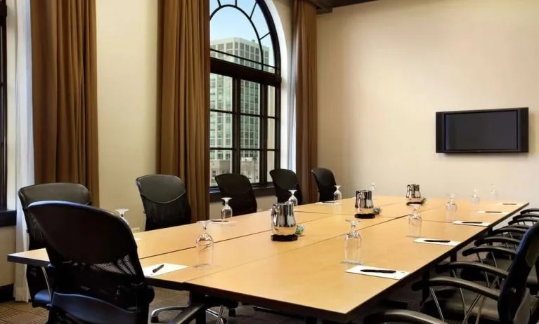 Professional meeting room at Hilton Orrington/Evanston.