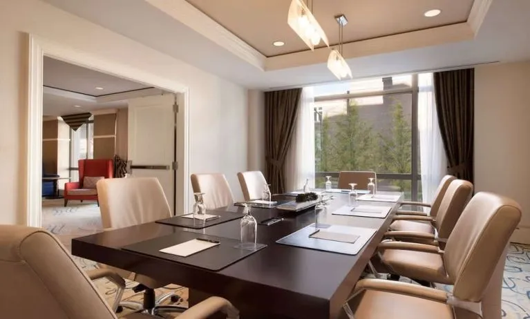 Professional meeting room at Hilton Orrington/Evanston.