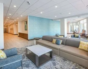 Lounge seating area at Hilton Garden Inn Cincinnati Midtown.