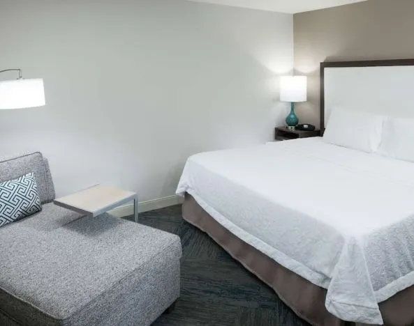 King bed and sofa at Hampton Inn Los Angeles-Orange County-Cypress.