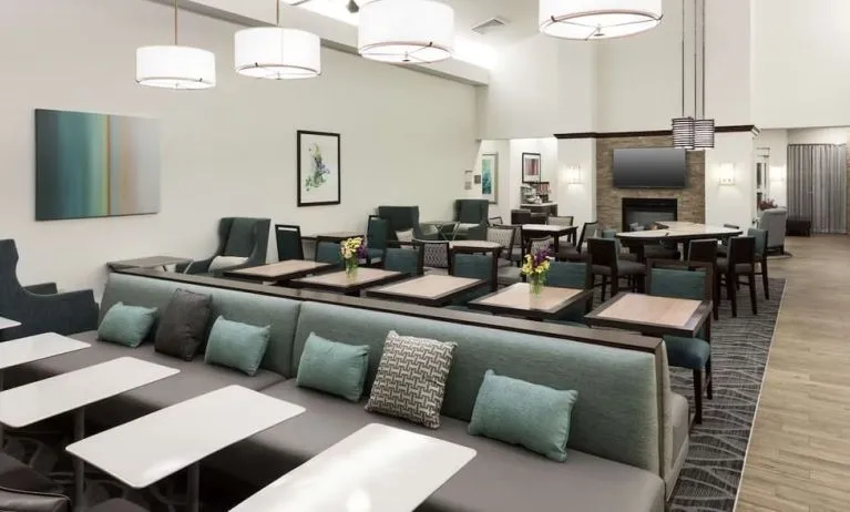 Dining area at Homewood Suites By Hilton Agoura Hills.