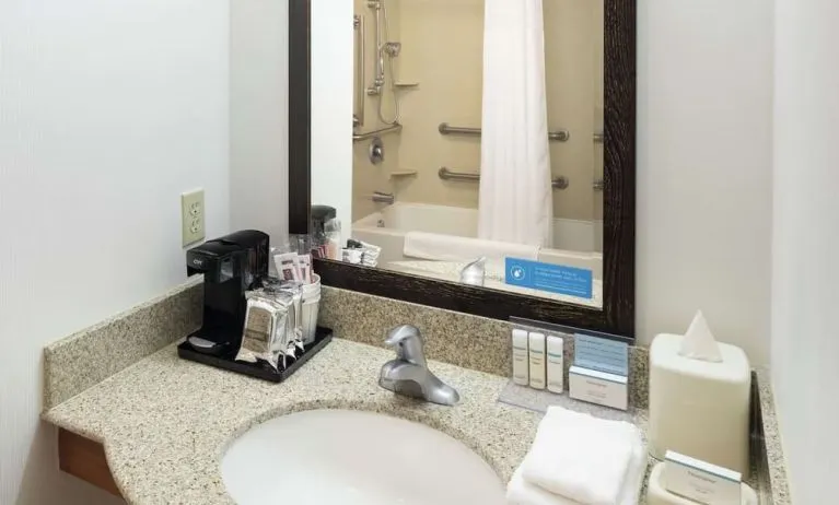 Private guest bathroom with combined shower and tub at Hampton Inn & Suites Clovis-Airport North.