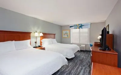Day use twin room with work desk at Hampton Inn & Suites Clovis-Airport North.