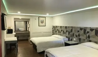 Queen beds at Star Inn Hotel Sea World.