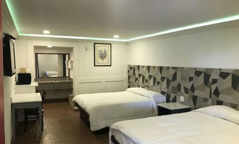 Queen beds at Star Inn Hotel Sea World.