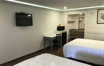 Queen beds with TV at Star Inn Hotel Sea World.