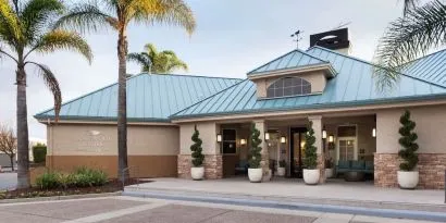 Entrance and parking area at Homewood Suites By Hilton San Jose Airport-Silicon Valley.