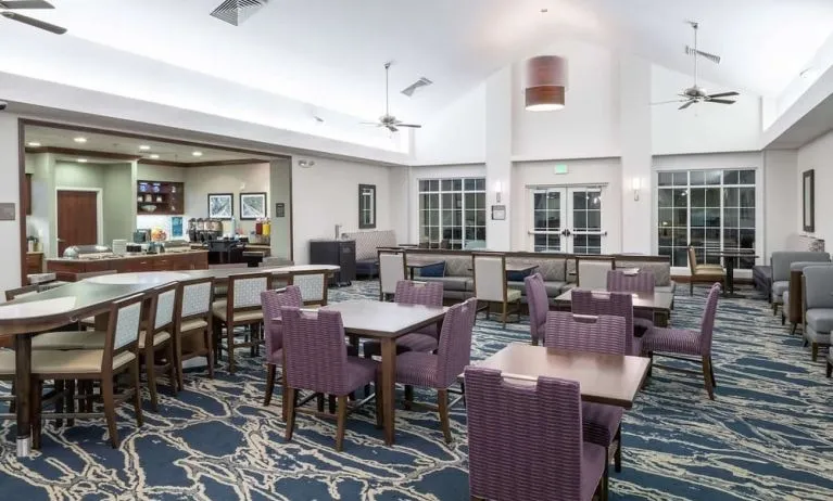 On-site restaurant at Homewood Suites By Hilton Fresno Airport/Clovis. 