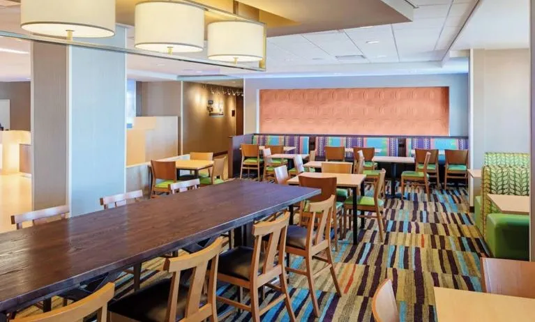 Coworking and lounge at Fairfield Inn & Suites By Marriott North Bergen.