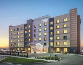 Parking and hotel exterior at Fairfield Inn & Suites By Marriott North Bergen.