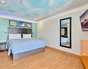 King room at Mid City Inn - Los Angeles.