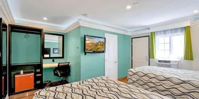 Queen room with mini-fridge at Mid City Inn - Los Angeles.